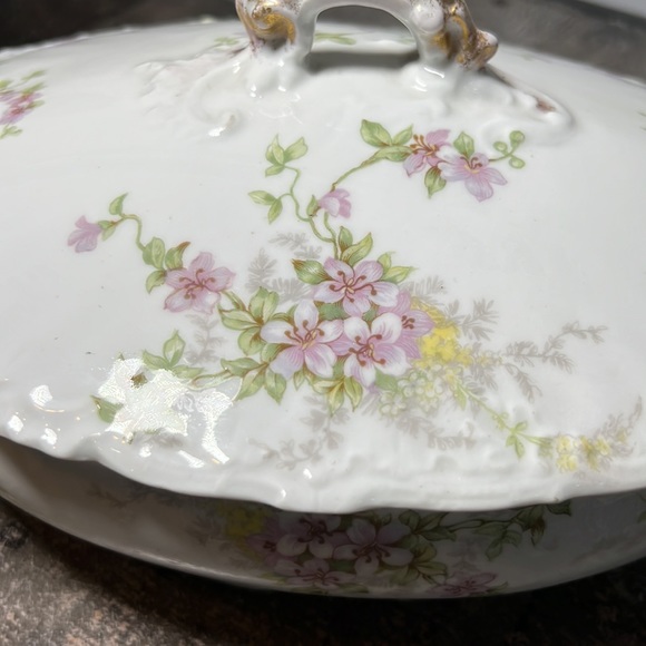 Vintage Elite Works Oval White Casserole with Lid Purple flowers Limoges France - Picture 6 of 13